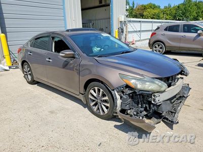 Czwarte zdjęcie samochodu z boku: 2017 NISSAN ALTIMA 2.5 SL VIN:1N4AL3AP3HC217390 - miniatura