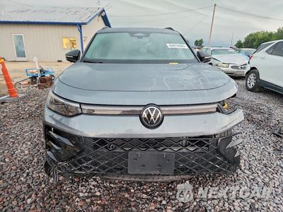 Piąte zdjęcie samochodu w środku: 2025 VOLKSWAGEN TIGUAN SE R-LINE BLACK VIN:3VVGR7RM6SM006650 - miniatura