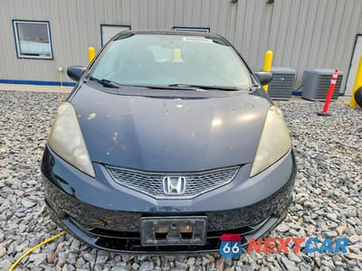 Piąte zdjęcie samochodu w środku: 2010 HONDA FIT VIN:JHMGE8H22AS000137 - miniatura