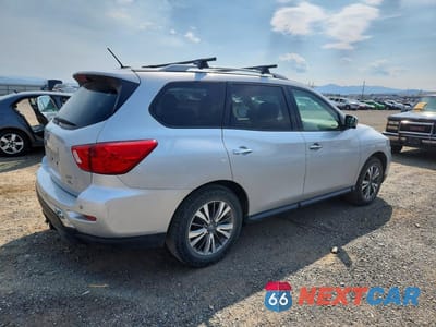 Trzecie zdjęcie samochodu z tyłu: 2018 NISSAN PATHFINDER SL VIN:5N1DR2MM3JC611670 - miniatura
