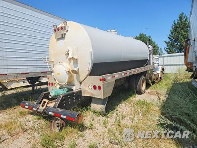 Trzecie zdjęcie samochodu z tyłu: 2004 PETERBILT 357 TANK TRUCK VIN:1NPALT0X24D828696 - miniatura
