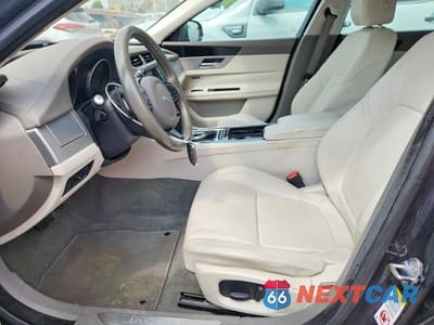 Zdjęcie 7 z 12 samochodu: 2017 JAGUAR XF PREMIUM VIN:SAJBD4BV3HCY35597 - miniatura