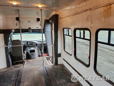 Piąte zdjęcie samochodu w środku: 2004 FORD ECONOLINE E450 SUPER DUTY CUTAWAY VAN VIN:1FDXE45S24HA92328 - miniatura