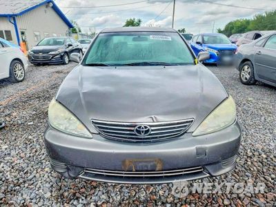Piąte zdjęcie samochodu w środku: 2005 TOYOTA CAMRY LE VIN:4T1BE32K05U944371 - miniatura