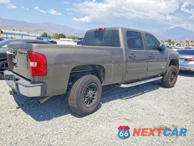Trzecie zdjęcie samochodu z tyłu: 2008 CHEVROLET SILVERADO C2500 HEAVY DUTY VIN:1GCHC23KX8F116530 - miniatura