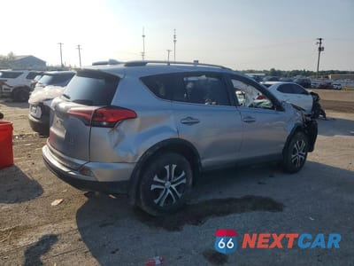 Trzecie zdjęcie samochodu z tyłu: 2018 TOYOTA RAV4 LE VIN:2T3BFREV4JW701752 - miniatura
