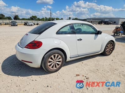 Trzecie zdjęcie samochodu z tyłu: 2016 VOLKSWAGEN BEETLE 1.8T VIN:3VWF17AT8GM606210 - miniatura