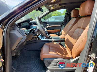 Zdjęcie 7 z 14 samochodu: 2022 AUDI E-TRON PREMIUM VIN:WA1AAAGE5NB045966 - miniatura