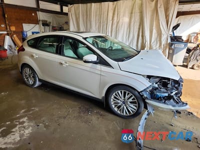Czwarte zdjęcie samochodu z boku: 2018 FORD FOCUS TITANIUM VIN:1FADP3N24JL314426 - miniatura