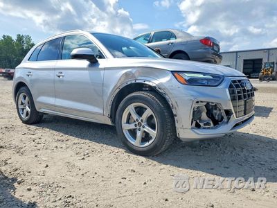 Czwarte zdjęcie samochodu z boku: 2021 AUDI Q5 PREMIUM VIN:WA1AAAFY6M2051947 - miniatura