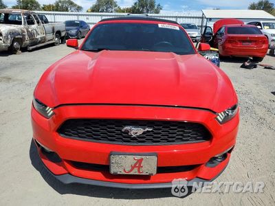 Piąte zdjęcie samochodu w środku: 2016 FORD MUSTANG VIN:1FATP8UH7G5329613 - miniatura