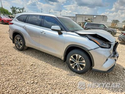 Czwarte zdjęcie samochodu z boku: 2021 TOYOTA HIGHLANDER XLE VIN:5TDHZRBH7MS523471 - miniatura