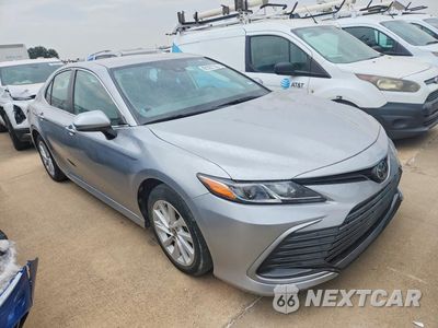 Czwarte zdjęcie samochodu z boku: 2022 TOYOTA CAMRY LE VIN:4T1C11AK7NU651377 - miniatura