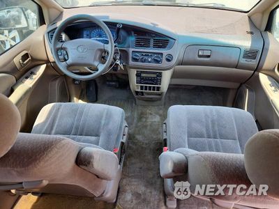 Zdjęcie 8 z 13 samochodu: 2001 TOYOTA SIENNA CE VIN:4T3ZF19C71U376698 - miniatura
