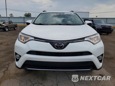 Piąte zdjęcie samochodu w środku: 2017 TOYOTA RAV4 XLE VIN:JTMRFREV8HJ134985 - miniatura