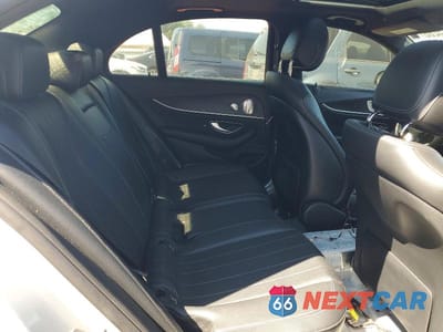 Zdjęcie 10 z 13 samochodu: 2017 MERCEDES-BENZ E 300 4MATIC VIN:WDDZF4KB5HA040131 - miniatura