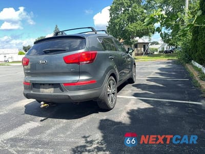 Czwarte zdjęcie samochodu z boku: 2015 KIA SPORTAGE EX VIN:KNDPCCAC6F7718670 - miniatura