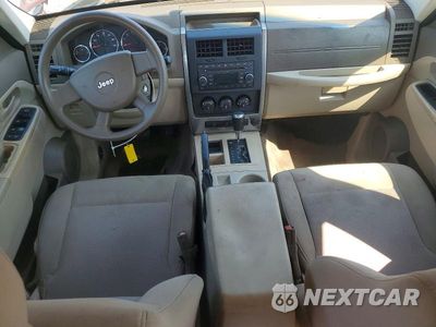 Zdjęcie 8 z 12 samochodu: 2008 JEEP LIBERTY SPORT VIN:1J8GP28K78W144688 - miniatura