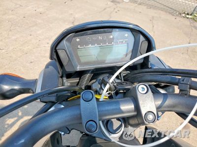 Zdjęcie 7 z 9 samochodu: 2015 HONDA CTX700 N VIN:JH2RC6809FK100219 - miniatura