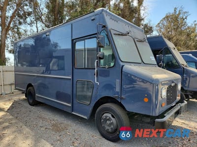 Czwarte zdjęcie samochodu z boku: 2020 FREIGHTLINER CHASSIS M VIN:4UZAC2EA2LCLZ7007 - miniatura