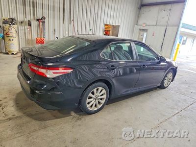 Trzecie zdjęcie samochodu z tyłu: 2018 TOYOTA CAMRY LE VIN:4T1B11HK2JU080196 - miniatura