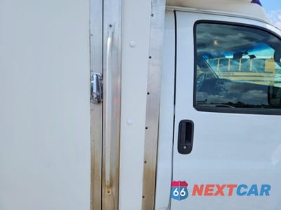 Zdjęcie 11 z 13 samochodu: 2021 CHEVROLET EXPRESS G3500 VIN:1GB0GSF71M1144866 - miniatura