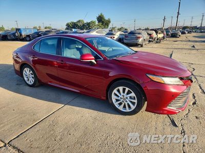 Czwarte zdjęcie samochodu z boku: 2022 TOYOTA CAMRY LE VIN:4T1R11AK1NU071021 - miniatura