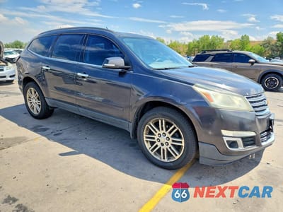 Czwarte zdjęcie samochodu z boku: 2014 CHEVROLET TRAVERSE LT VIN:1GNKVGKD3EJ246875 - miniatura