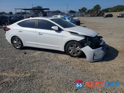 Czwarte zdjęcie samochodu z boku: 2019 HYUNDAI ELANTRA VALUE EDITION VIN:5NPD84LF9KH462323 - miniatura