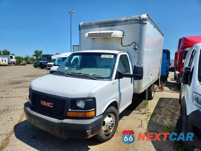 2012 GMC SAVANA REFRIGERATED BOX TRUCK 1GD073CG7C1129823 - główne zdjęcie licytacji z USA - miniatura