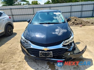 Piąte zdjęcie samochodu w środku: 2019 CHEVROLET CRUZE LS VIN:3G1BC6SM0KS536051 - miniatura