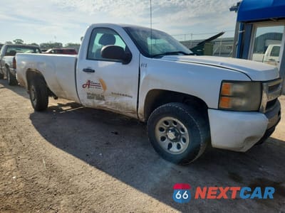 Czwarte zdjęcie samochodu z boku: 2011 CHEVROLET SILVERADO C1500 VIN:1GCNCPE09BZ400815 - miniatura