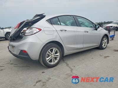 Trzecie zdjęcie samochodu z tyłu: 2018 CHEVROLET CRUZE LT VIN:3G1BE6SM0JS655274 - miniatura