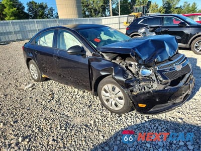 Czwarte zdjęcie samochodu z boku: 2014 CHEVROLET CRUZE LS VIN:1G1PA5SHXE7405818 - miniatura