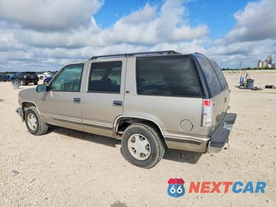 Drugie zdjęcie samochodu z przodu: 1999 CHEVROLET TAHOE C1500 VIN:1GNEC13R4XJ435872 - miniatura