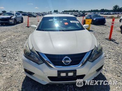 Piąte zdjęcie samochodu w środku: 2017 NISSAN ALTIMA 2.5 SV VIN:1N4AL3AP3HC120657 - miniatura