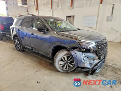 Czwarte zdjęcie samochodu z boku: 2026 NISSAN PATHFINDER SL VIN:5N1DR3CE5TC265494 - miniatura