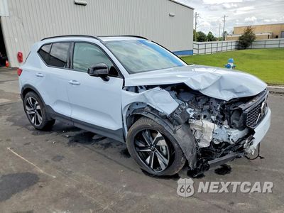 Czwarte zdjęcie samochodu z boku: 2026 VOLVO XC40 PLUS VIN:YV4L12UC7T2788145 - miniatura