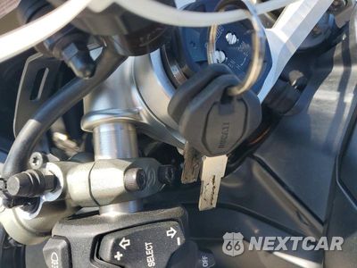 Zdjęcie 8 z 9 samochodu: 2021 DUCATI PANIGALE V4 VIN:ZDMDAGNW0MB001314 - miniatura
