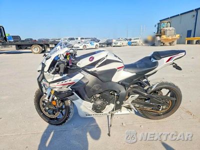 Trzecie zdjęcie samochodu z tyłu: 2026 HONDA CBR1000 RR VIN:JH2SC7718TK900118 - miniatura