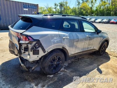 Trzecie zdjęcie samochodu z tyłu: 2023 KIA SPORTAGE X-PRO VIN:5XYK7CAF1PG072984 - miniatura