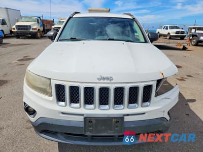 Piąte zdjęcie samochodu w środku: 2014 JEEP COMPASS SPORT VIN:1C4NJCBA3ED709211 - miniatura
