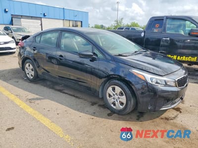 Czwarte zdjęcie samochodu z boku: 2018 KIA FORTE LX VIN:3KPFK4A70JE238401 - miniatura