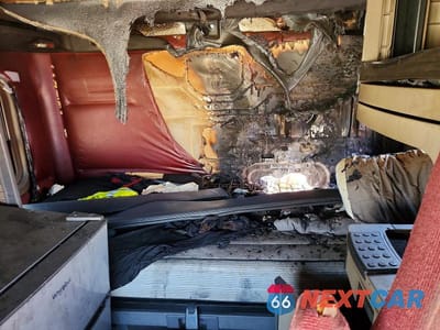 Zdjęcie 10 z 13 samochodu: 2018 FREIGHTLINER CASCADIA 125 SEMI TRUCK VIN:3AKJGLDR8JSJE9338 - miniatura