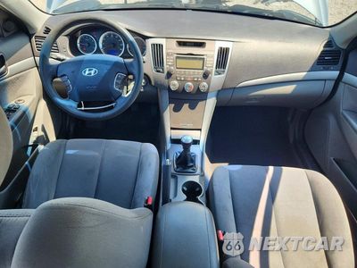 Zdjęcie 8 z 12 samochodu: 2010 HYUNDAI SONATA GLS VIN:5NPET4AC2AH635383 - miniatura