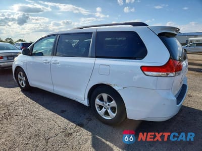 Drugie zdjęcie samochodu z przodu: 2013 TOYOTA SIENNA LE VIN:5TDKK3DC0DS367783 - miniatura