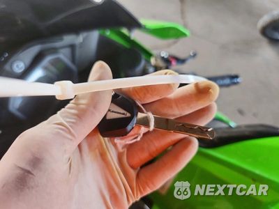 Zdjęcie 8 z 9 samochodu: 2025 KAWASAKI ZX1002 M VIN:JKBZXVM15SA009847 - miniatura