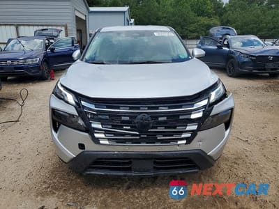 Piąte zdjęcie samochodu w środku: 2025 NISSAN ROGUE SV VIN:5N1BT3BB3SC812065 - miniatura