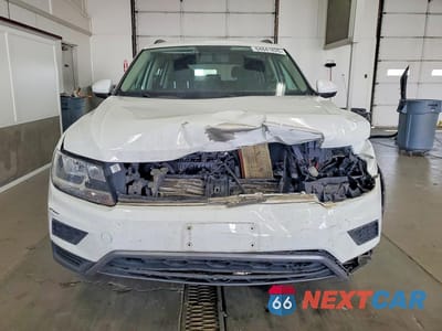 Piąte zdjęcie samochodu w środku: 2019 VOLKSWAGEN TIGUAN S VIN:3VV0B7AX9KM044921 - miniatura