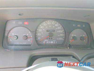 Zdjęcie 9 z 12 samochodu: 2003 MERCURY GRAND MARQUIS VIN:2MEFM74W23X680400 - miniatura